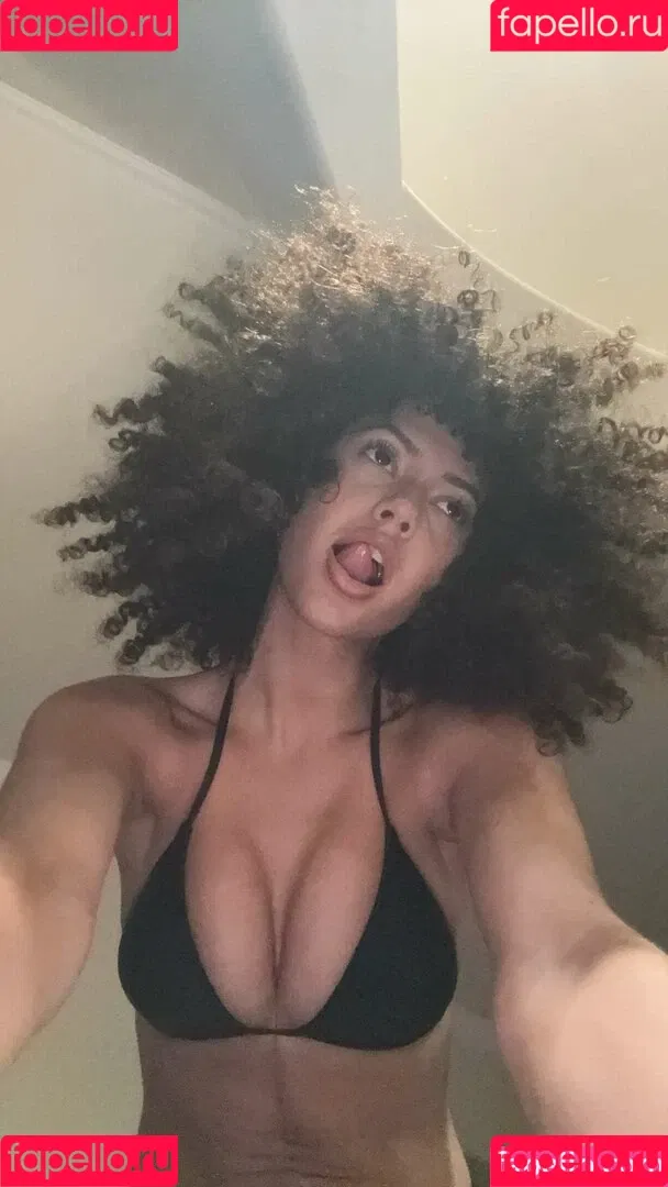 Megan Botnick / mbeeco Onlyfans Photo Gallery 