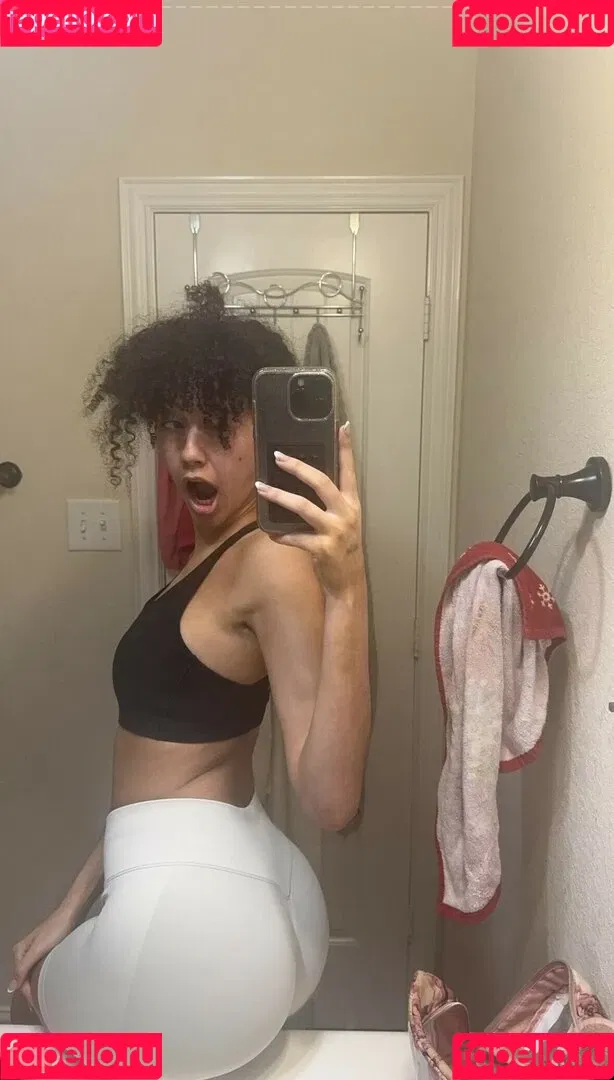 Megan Botnick / mbeeco Onlyfans Photo Gallery 