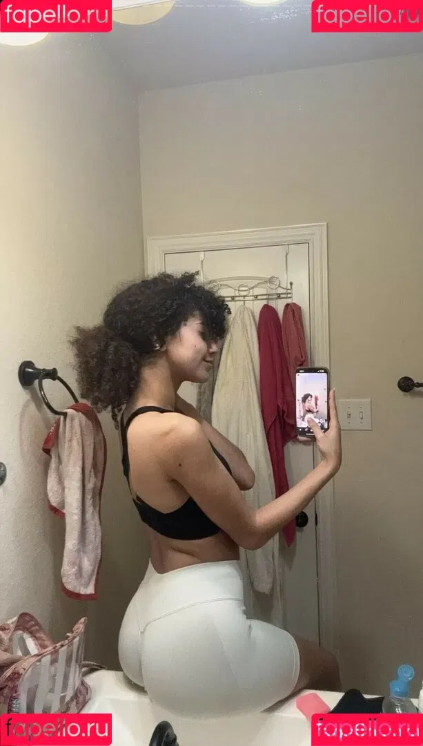 Megan Botnick / mbeeco Onlyfans Photo Gallery 