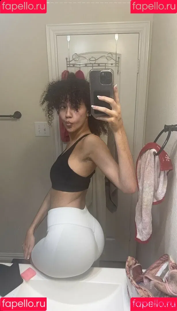 Megan Botnick / mbeeco Onlyfans Photo Gallery 