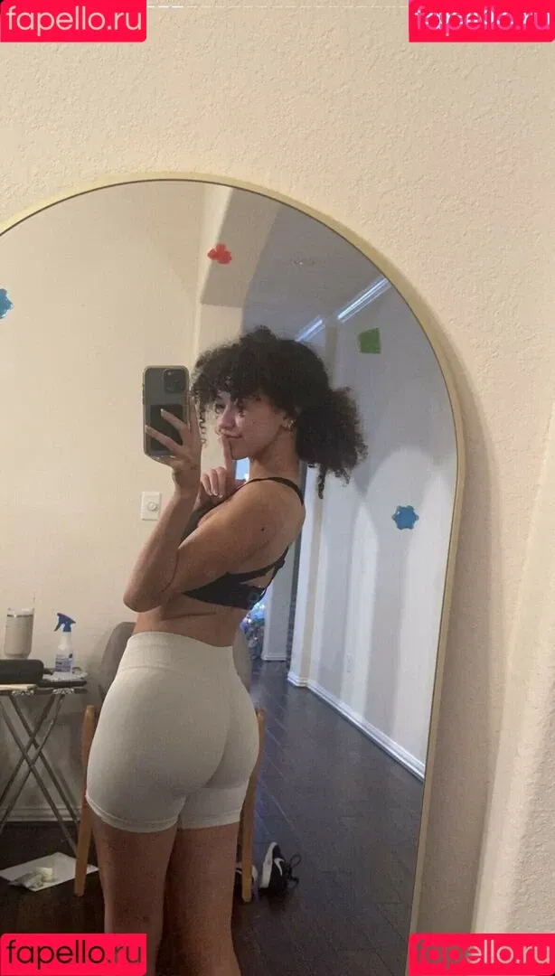 Megan Botnick / mbeeco Onlyfans Photo Gallery 