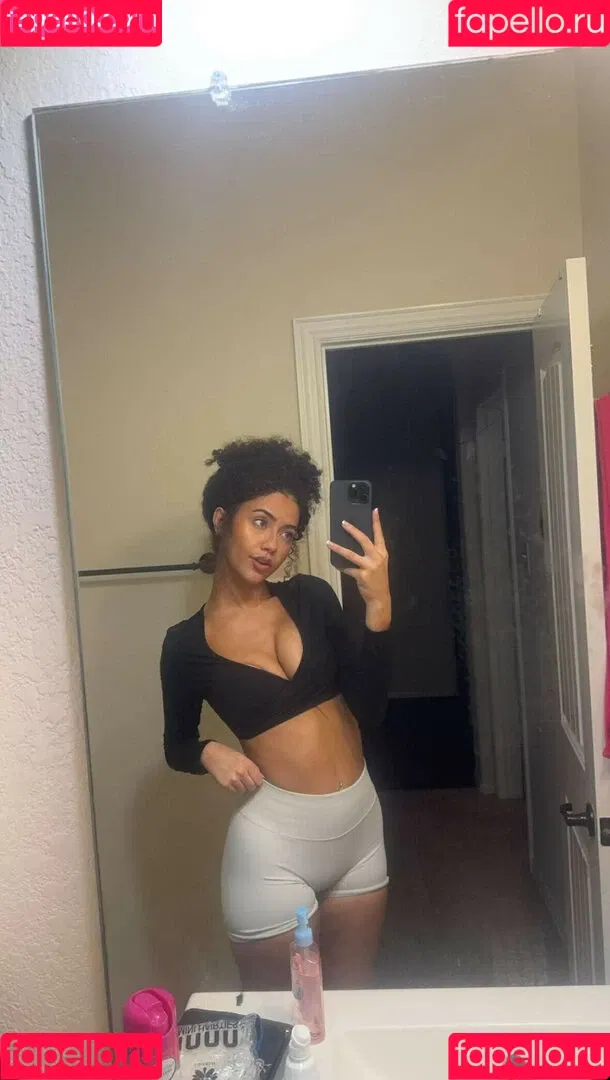 Megan Botnick / mbeeco Onlyfans Photo Gallery 
