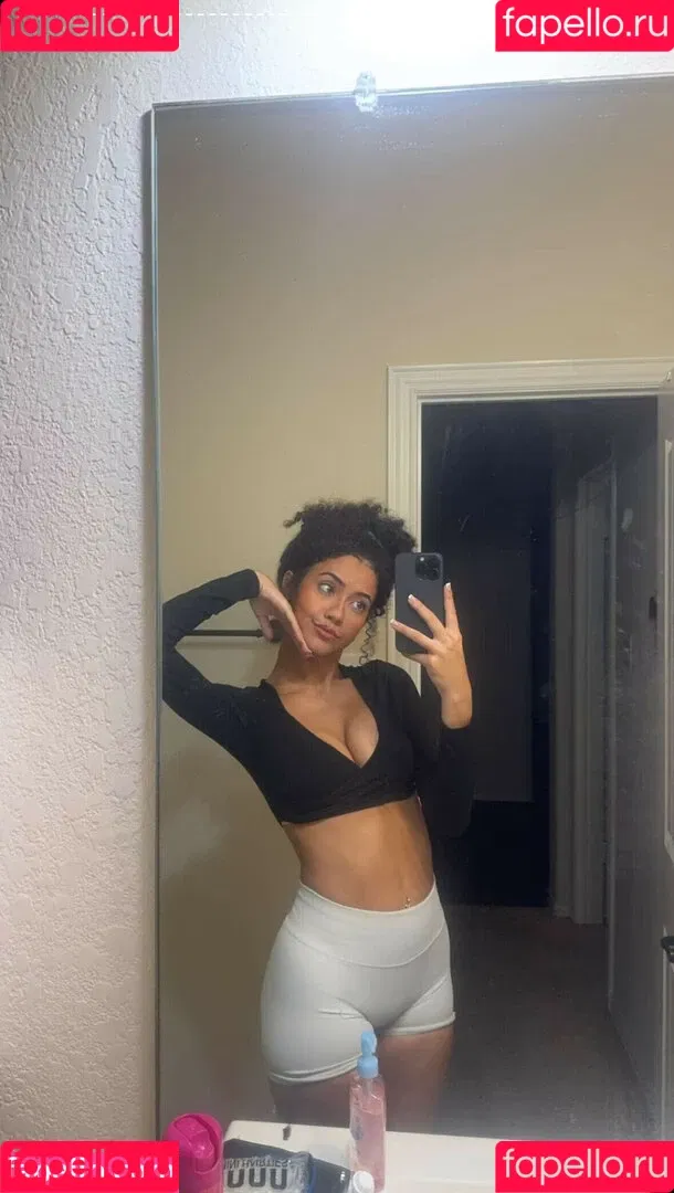 Megan Botnick / mbeeco Onlyfans Photo Gallery 