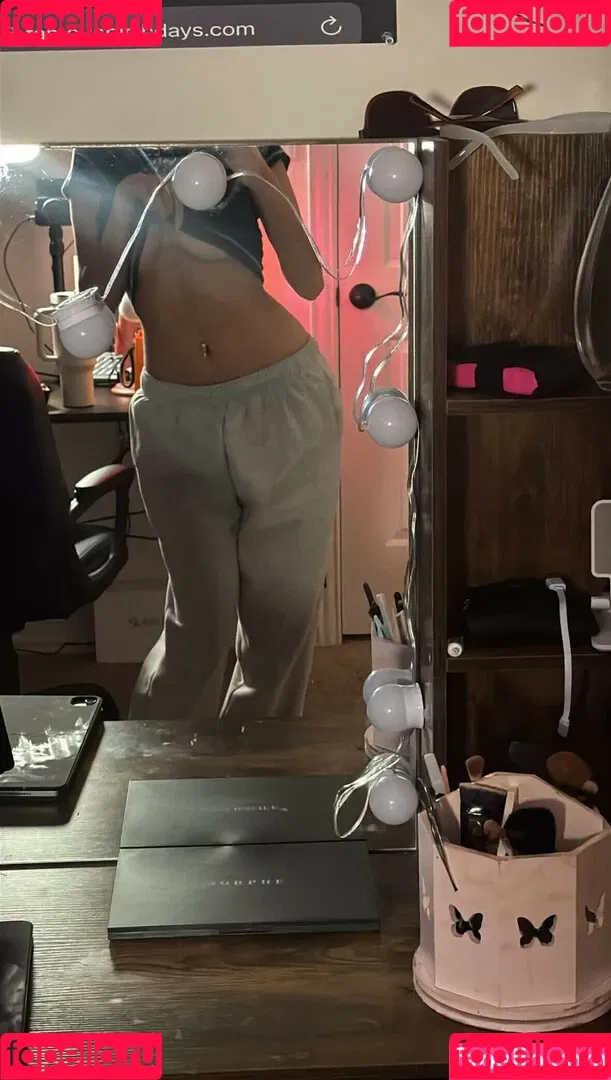 Megan Botnick / mbeeco Onlyfans Photo Gallery 