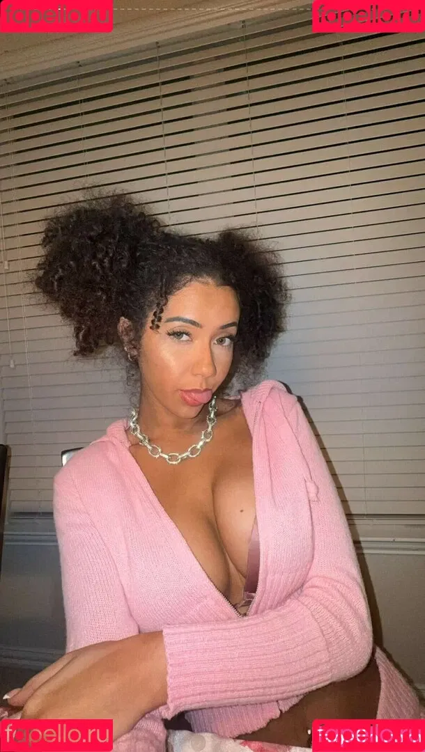 Megan Botnick / mbeeco Onlyfans Photo Gallery 