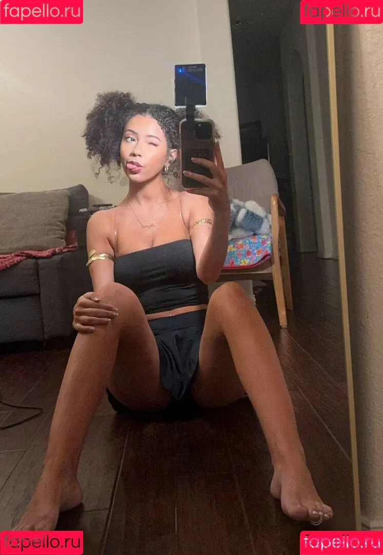 Megan Botnick / mbeeco Onlyfans Photo Gallery 