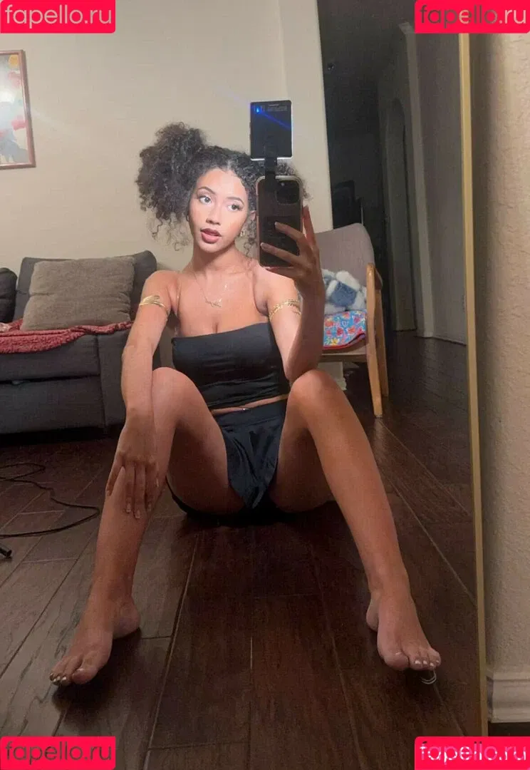 Megan Botnick / mbeeco Onlyfans Photo Gallery 