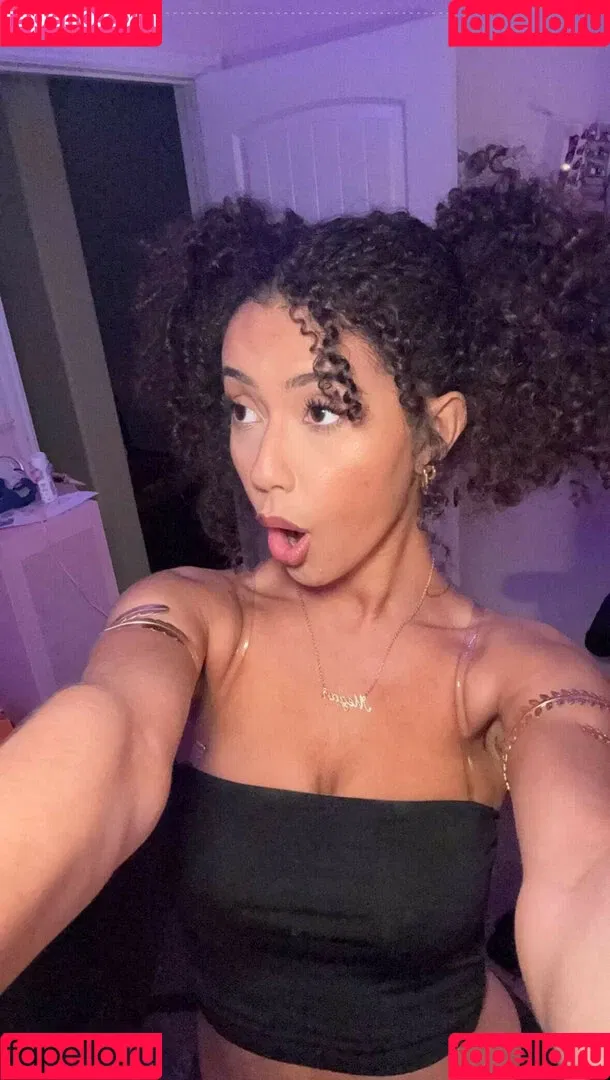 Megan Botnick / mbeeco Onlyfans Photo Gallery 