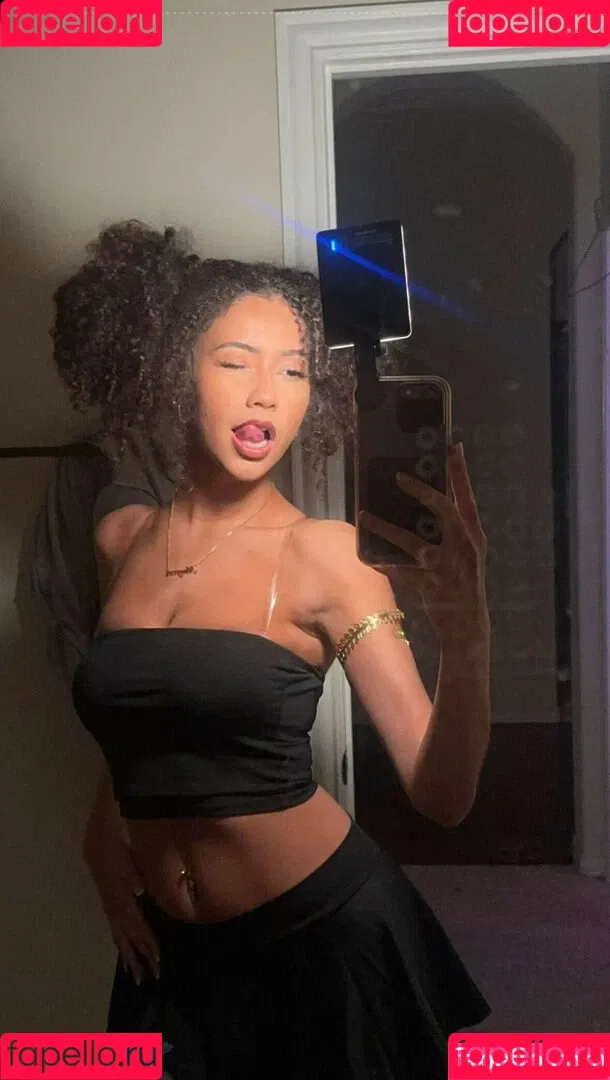 Megan Botnick / mbeeco Onlyfans Photo Gallery 
