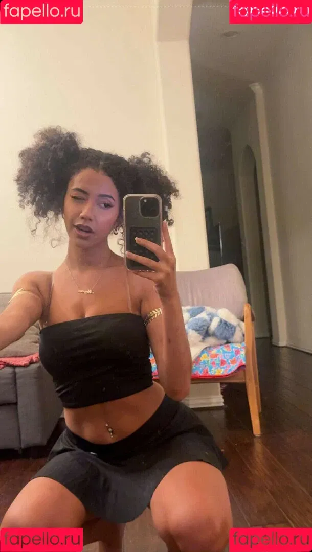 Megan Botnick / mbeeco Onlyfans Photo Gallery 