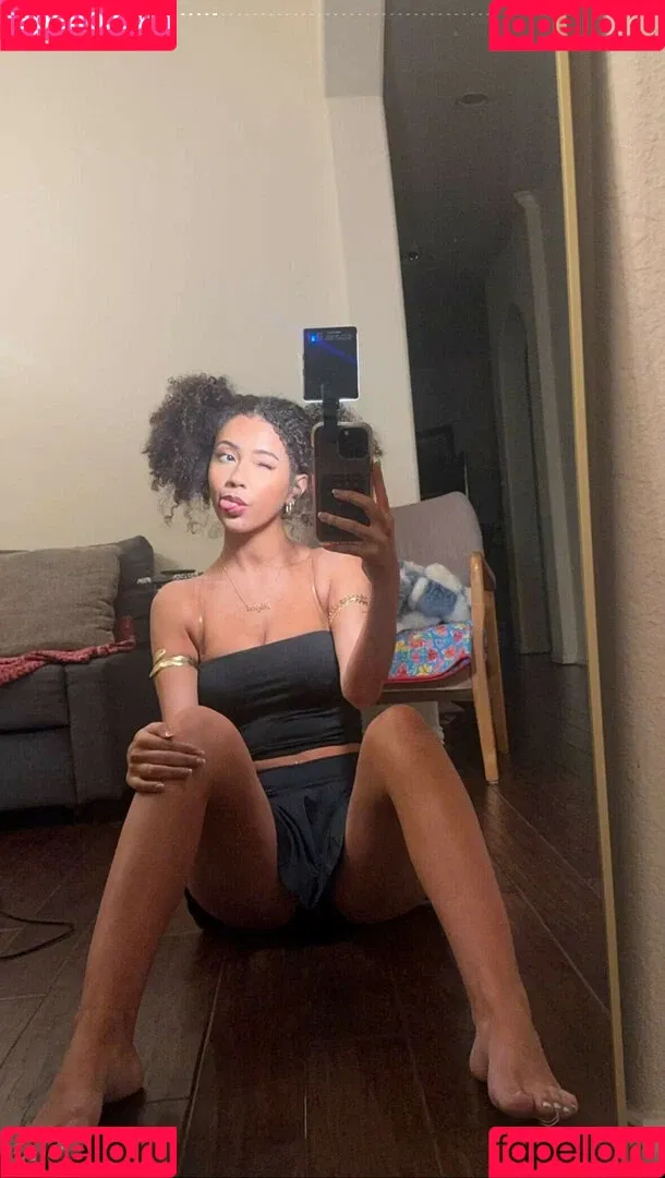 Megan Botnick / mbeeco Onlyfans Photo Gallery 