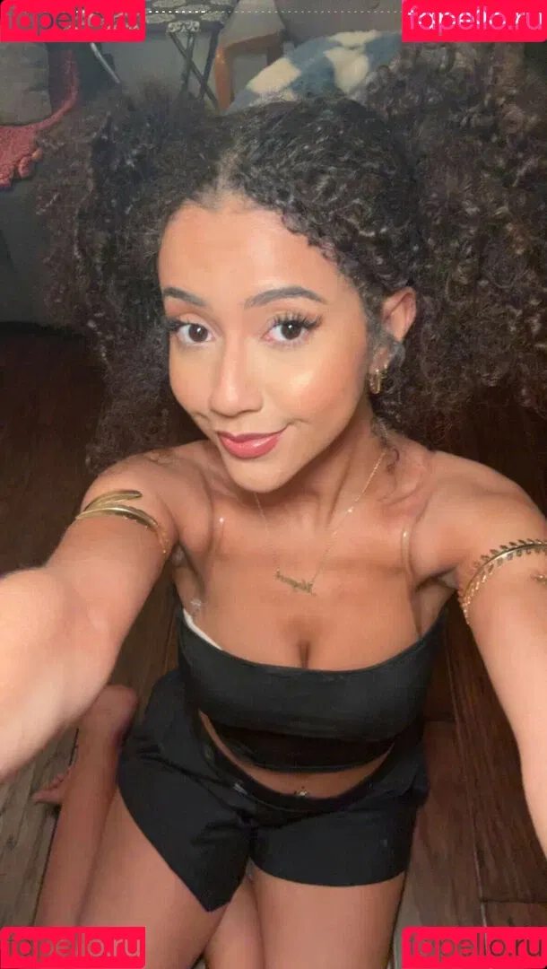 Megan Botnick / mbeeco Onlyfans Photo Gallery 