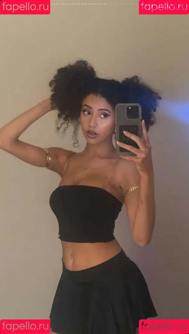 Megan Botnick / mbeeco Onlyfans Photo Gallery 