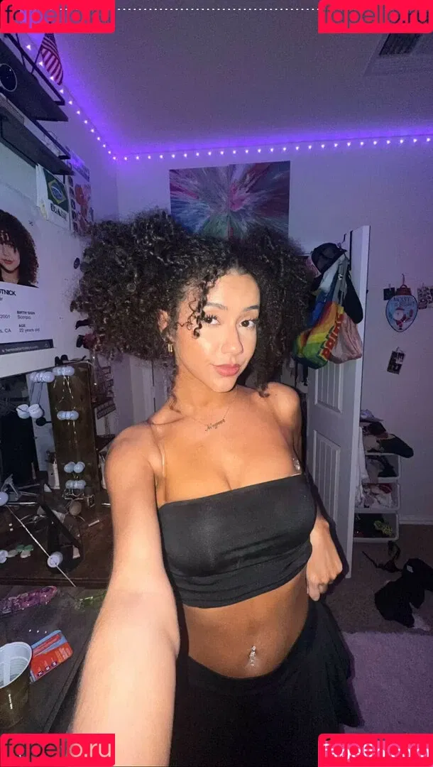 Megan Botnick / mbeeco Onlyfans Photo Gallery 