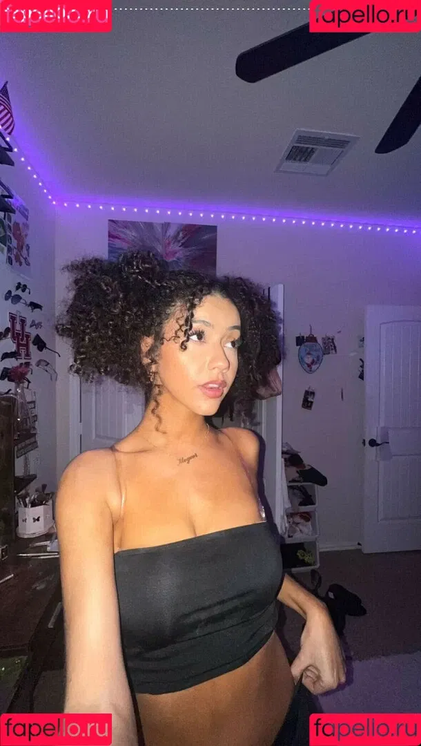 Megan Botnick / mbeeco Onlyfans Photo Gallery 