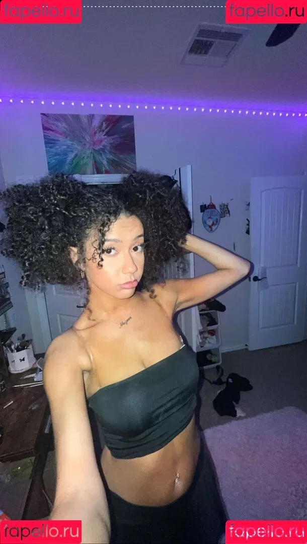 Megan Botnick / mbeeco Onlyfans Photo Gallery 