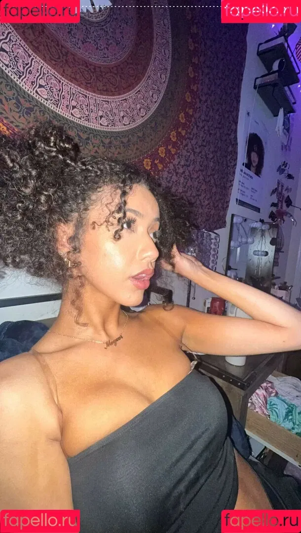 Megan Botnick / mbeeco Onlyfans Photo Gallery 