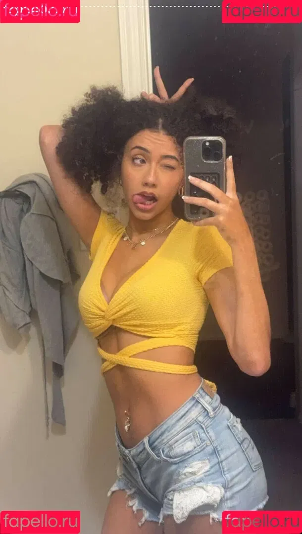 Megan Botnick / mbeeco Onlyfans Photo Gallery 