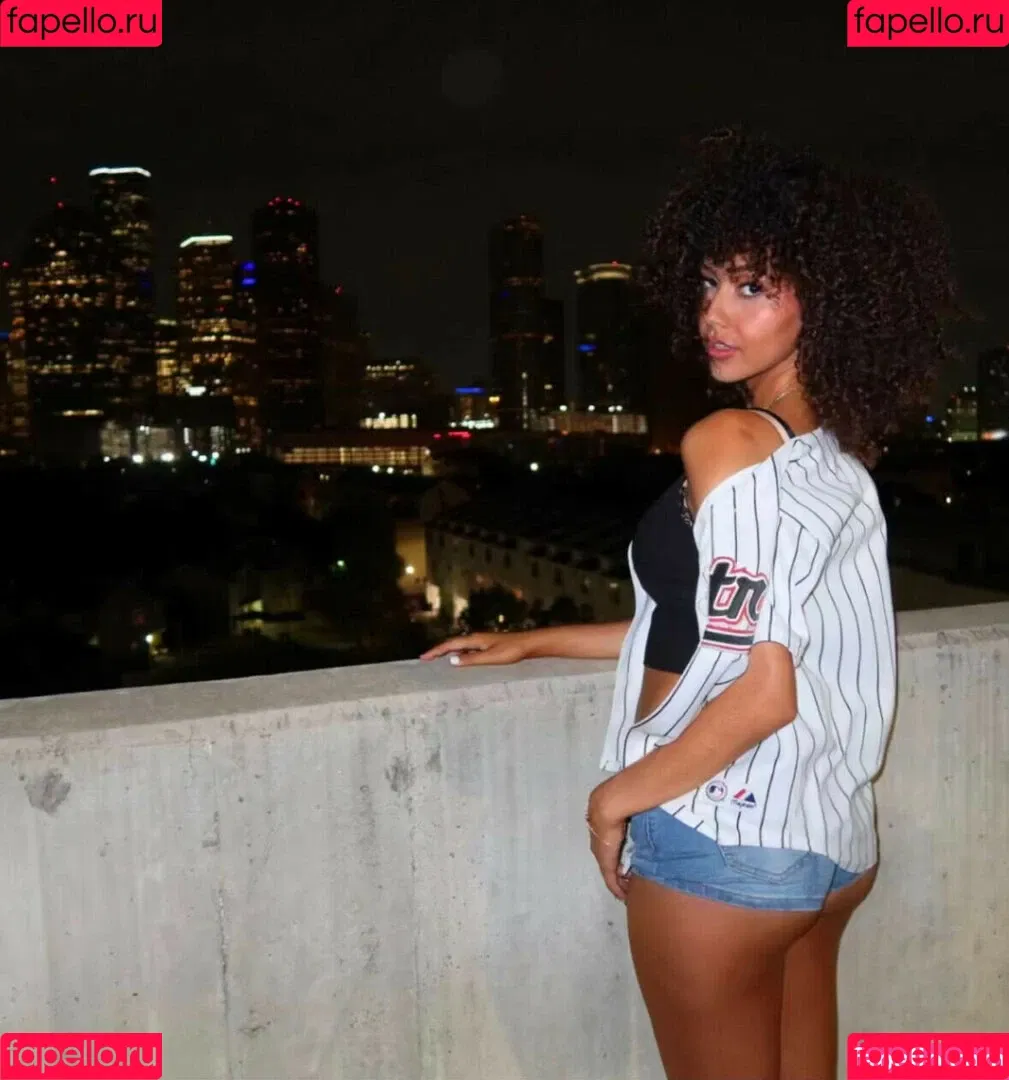 Megan Botnick / mbeeco Onlyfans Photo Gallery 
