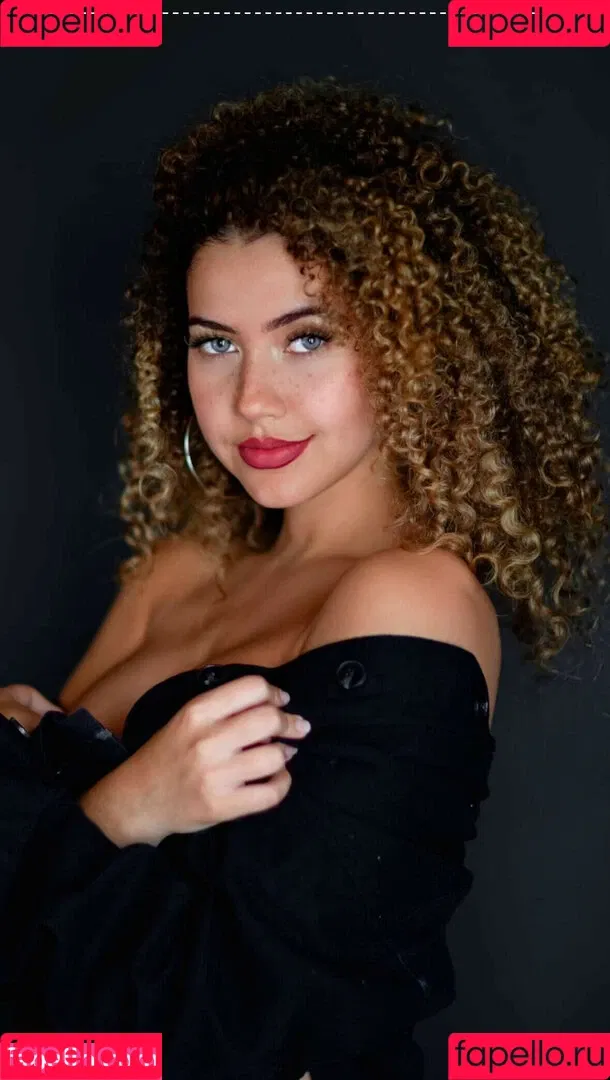 Megan Botnick / mbeeco Onlyfans Photo Gallery 