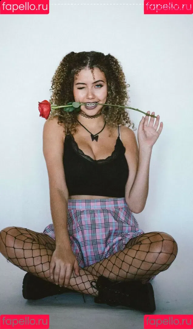 Megan Botnick / mbeeco Onlyfans Photo Gallery 