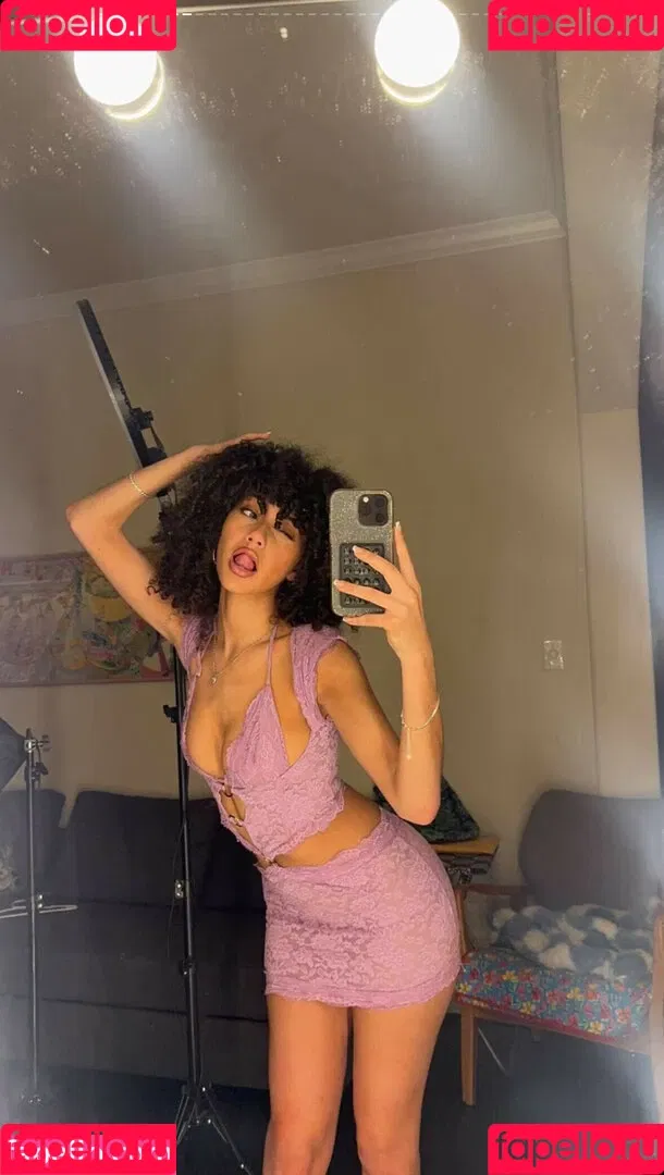 Megan Botnick / mbeeco Onlyfans Photo Gallery 