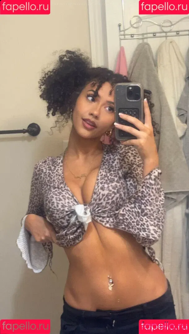 Megan Botnick / mbeeco Onlyfans Photo Gallery 