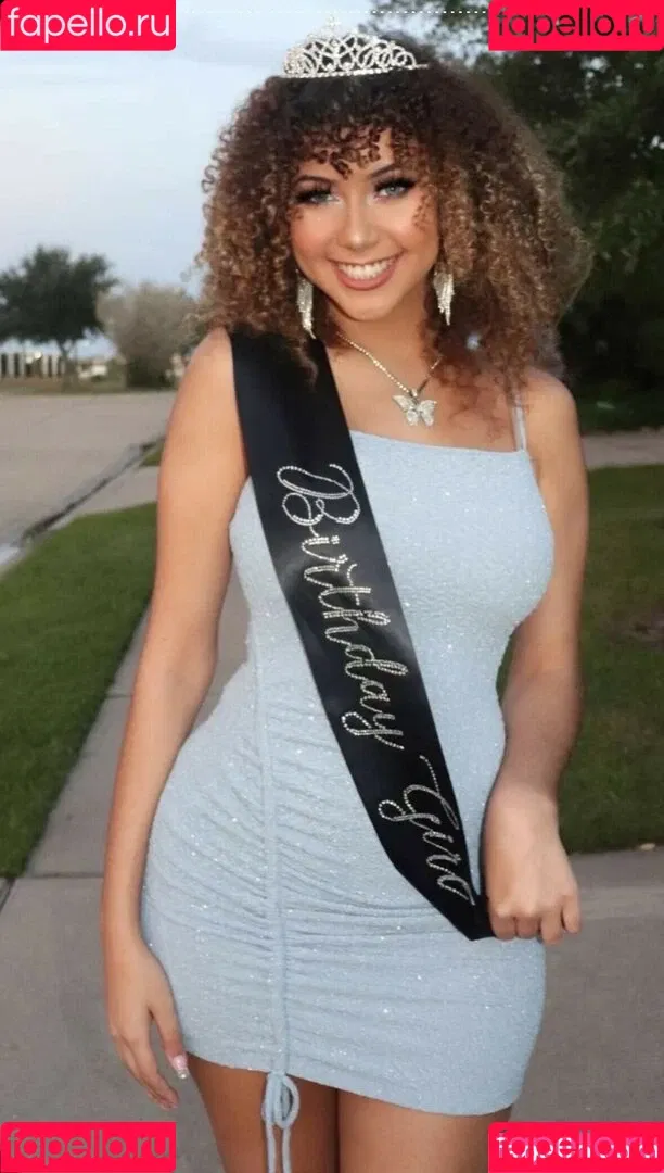 Megan Botnick / mbeeco Onlyfans Photo Gallery 