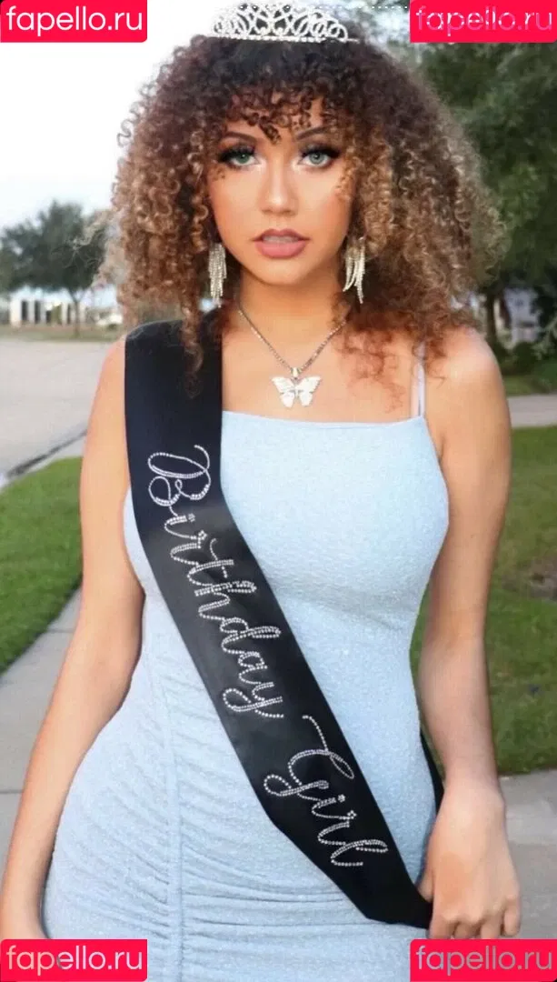 Megan Botnick / mbeeco Onlyfans Photo Gallery 