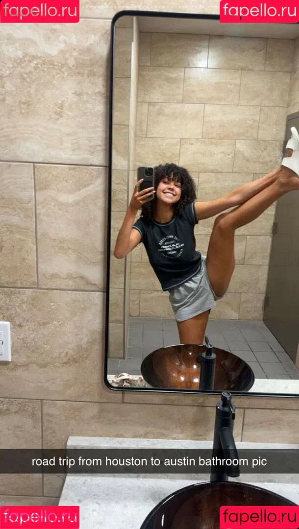 Megan Botnick / mbeeco Onlyfans Photo Gallery 