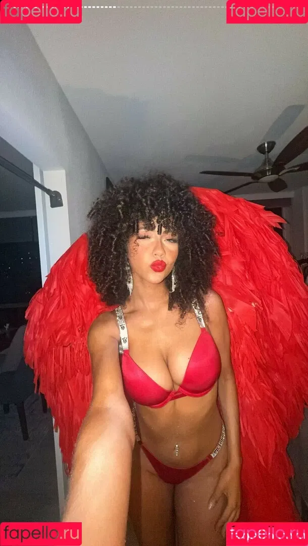 Megan Botnick / mbeeco Onlyfans Photo Gallery 
