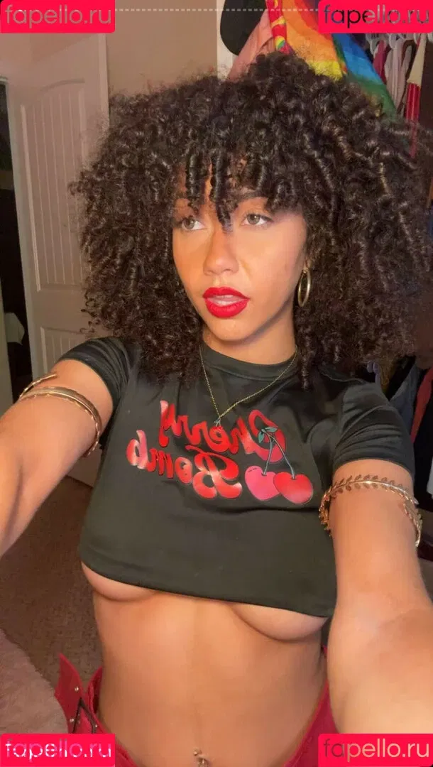 Megan Botnick / mbeeco Onlyfans Photo Gallery 