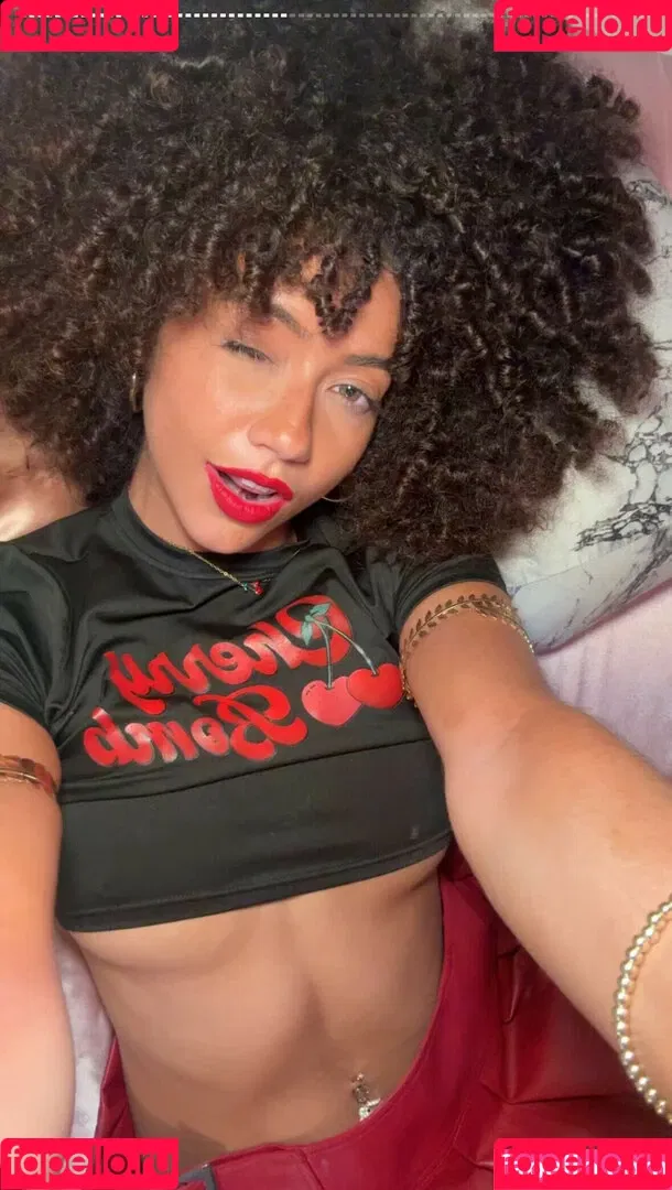Megan Botnick / mbeeco Onlyfans Photo Gallery 