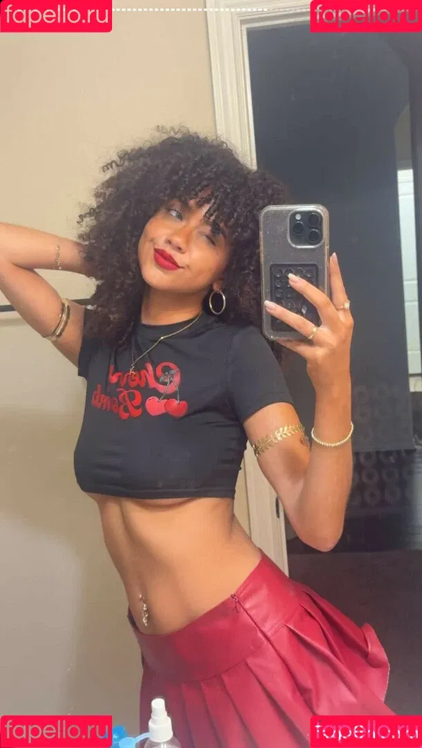 Megan Botnick / mbeeco Onlyfans Photo Gallery 
