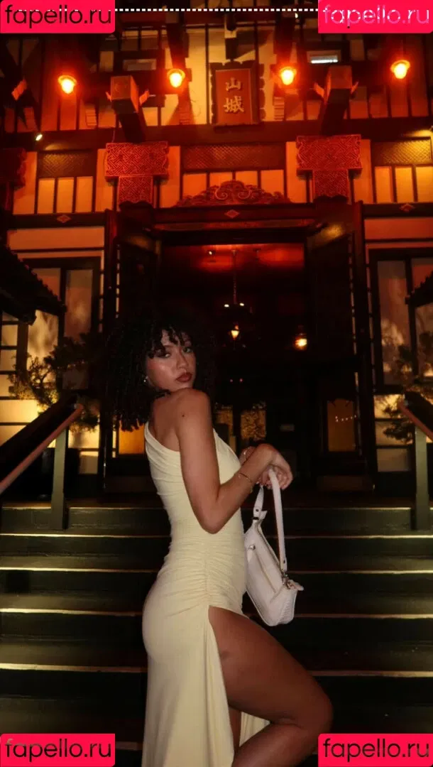 Megan Botnick / mbeeco Onlyfans Photo Gallery 