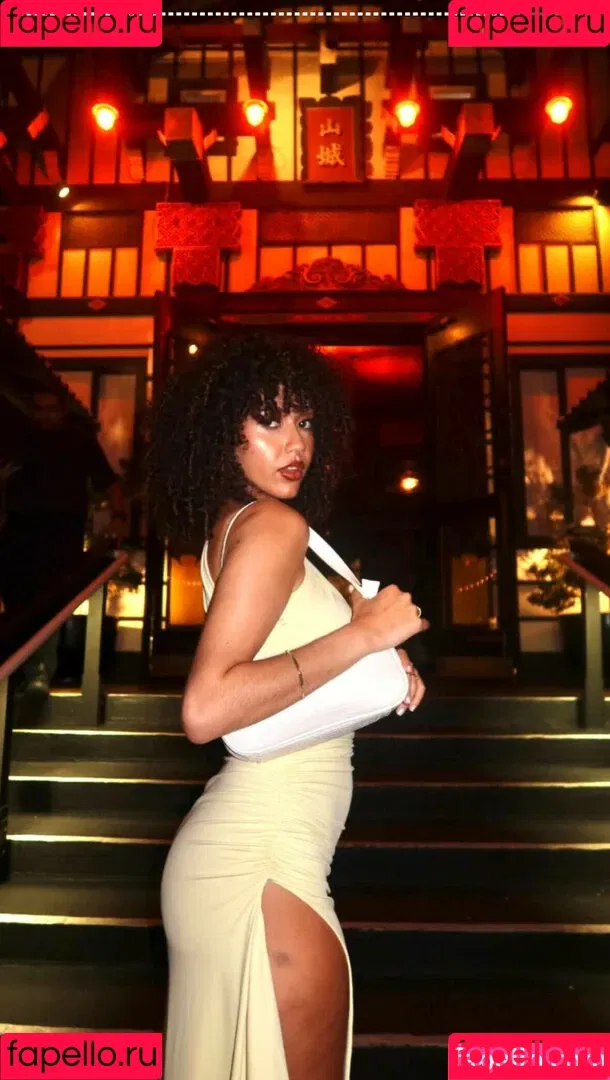 Megan Botnick / mbeeco Onlyfans Photo Gallery 