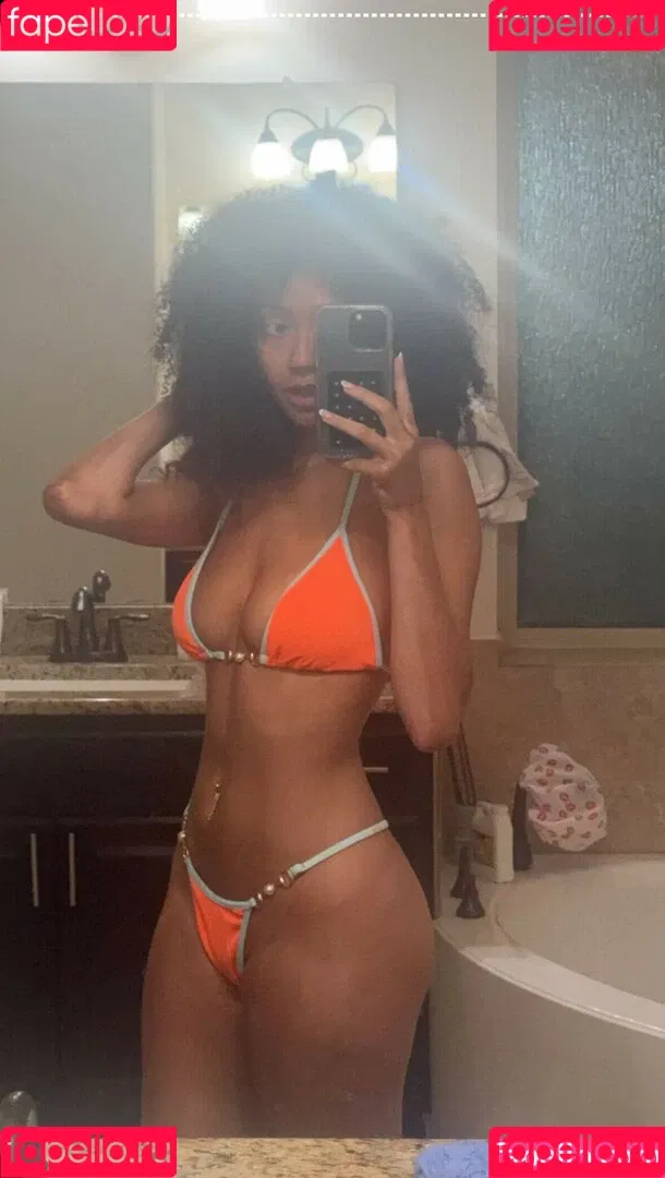 Megan Botnick / mbeeco Onlyfans Photo Gallery 