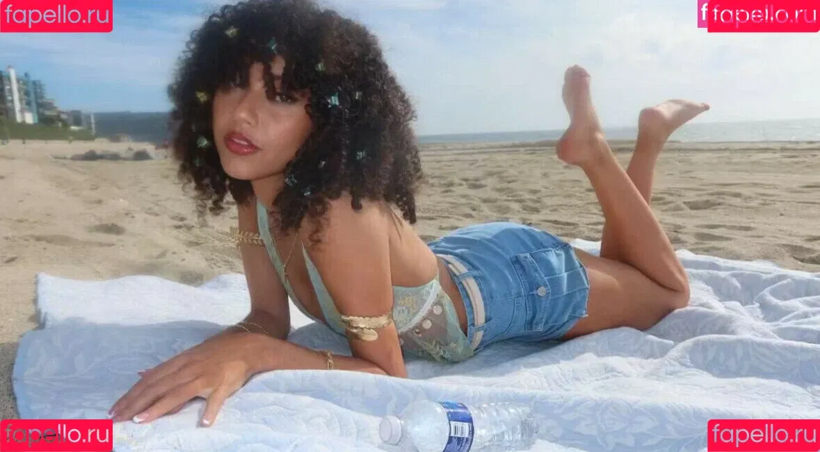 Megan Botnick / mbeeco Onlyfans Photo Gallery 