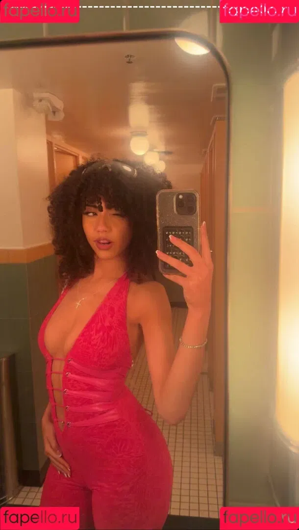 Megan Botnick / mbeeco Onlyfans Photo Gallery 