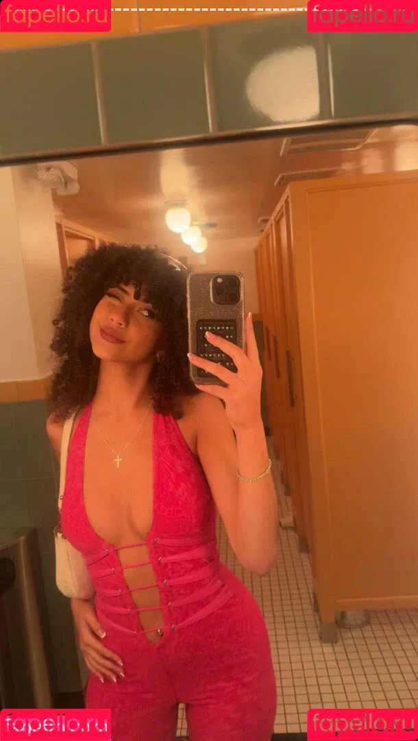 Megan Botnick / mbeeco Onlyfans Photo Gallery 
