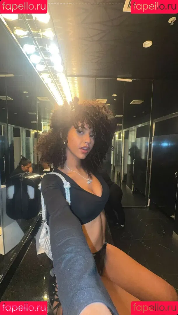 Megan Botnick / mbeeco Onlyfans Photo Gallery 