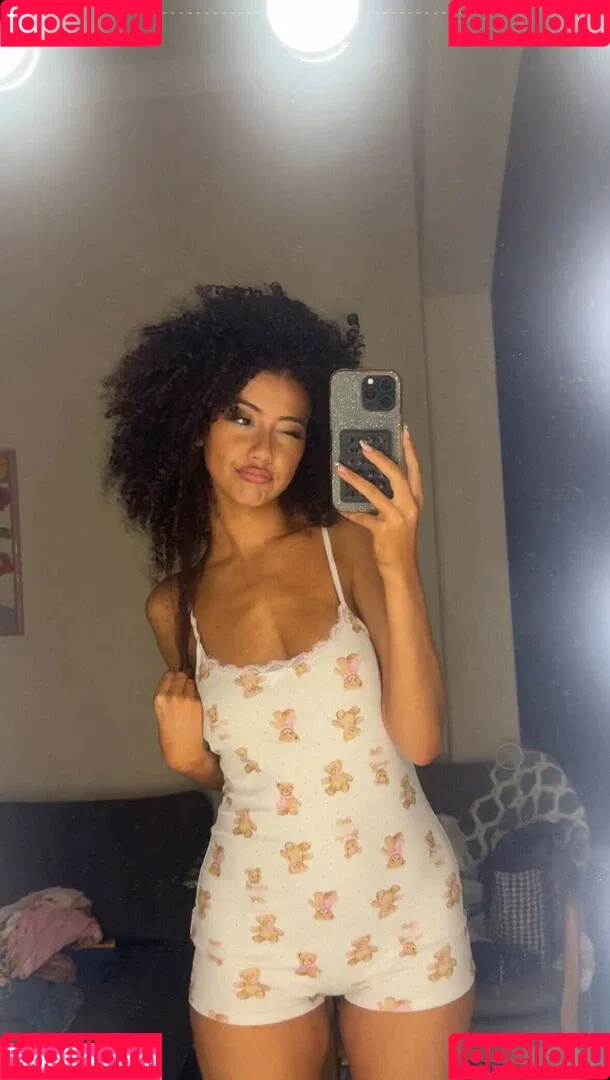 Megan Botnick / mbeeco Onlyfans Photo Gallery 