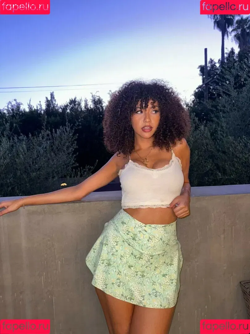 Megan Botnick / mbeeco Onlyfans Photo Gallery 