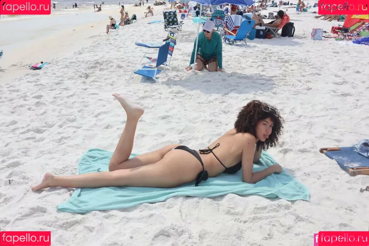 Megan Botnick / mbeeco Onlyfans Photo Gallery 