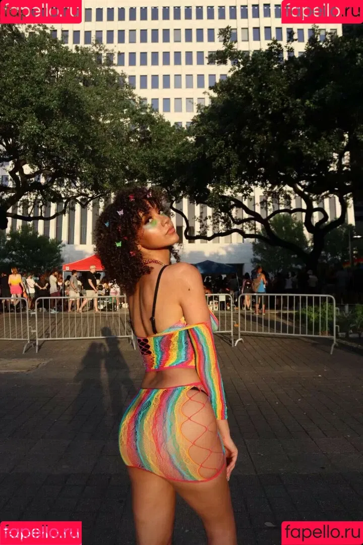 Megan Botnick / mbeeco Onlyfans Photo Gallery 