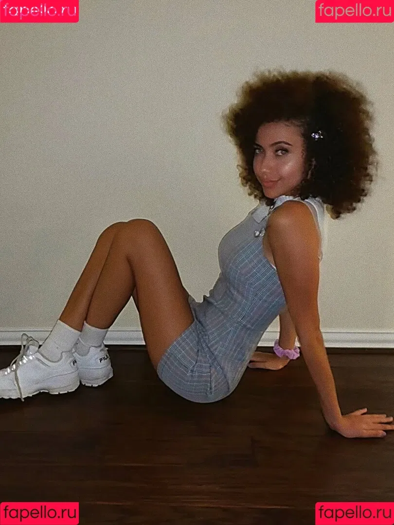Megan Botnick / mbeeco Onlyfans Photo Gallery 