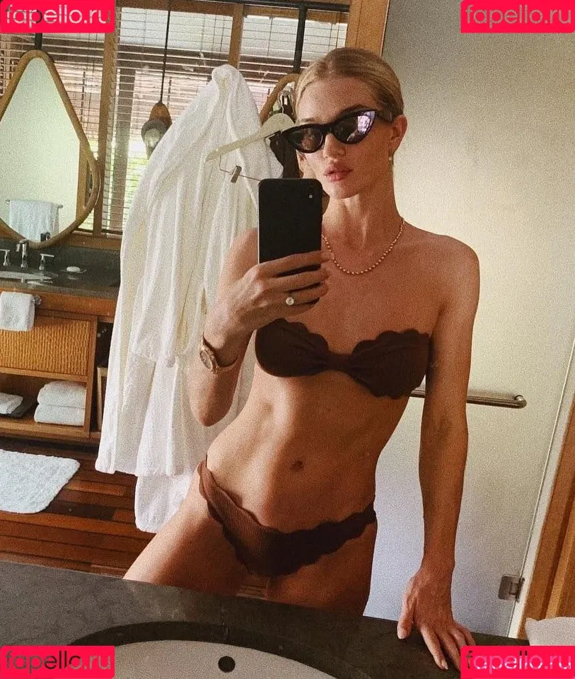 Rosie Huntington Whiteley / Rosie Huntington-Whiteley / rosiehw Onlyfans Photo Gallery 