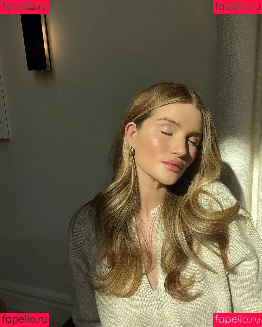 Rosie Huntington Whiteley / Rosie Huntington-Whiteley / rosiehw Onlyfans Photo Gallery 