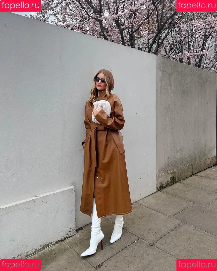Rosie Huntington Whiteley / Rosie Huntington-Whiteley / rosiehw Onlyfans Photo Gallery 