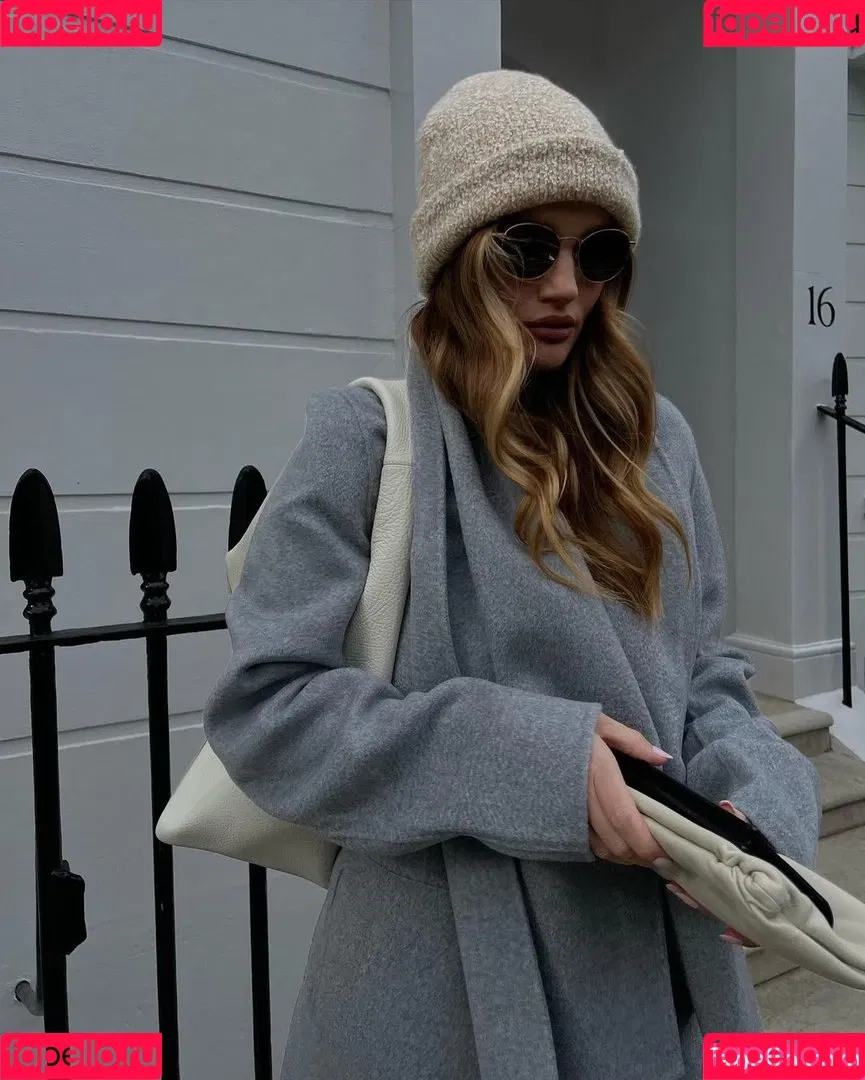 Rosie Huntington Whiteley / Rosie Huntington-Whiteley / rosiehw Onlyfans Photo Gallery 